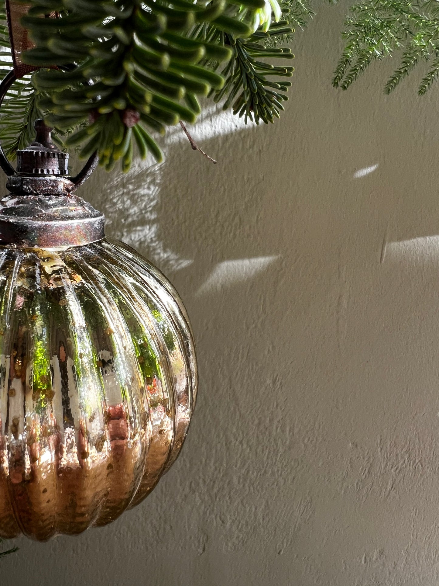 ADORNO BOLA CRISTAL DORADA