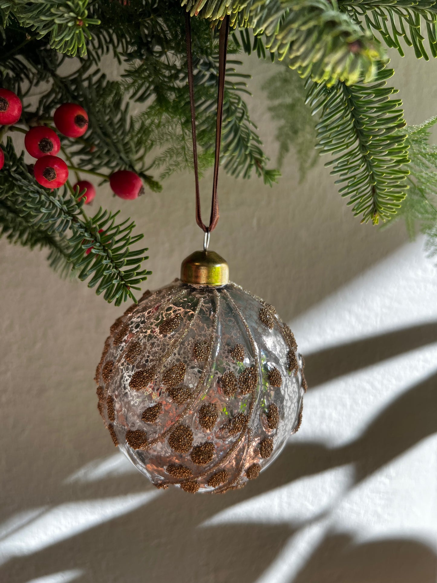 ADORNO BOLA CRISTAL AZUL RAMITAS