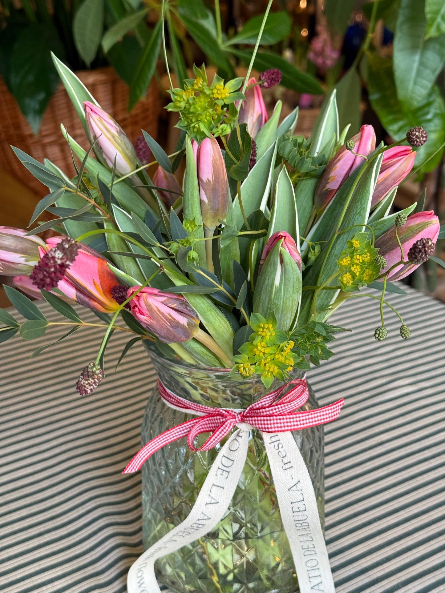 Bombonera de tulipanes (jarron patio)
