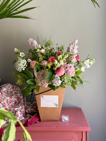 RAMO FLORES EN CAJA DE AGUA - XL